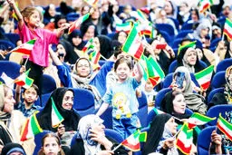 مرز باریک مشارکت سیاسی کودکان
