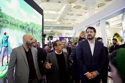 وزیر راه و شهرسازی از محصولات گروه بهمن بازدید کرد

