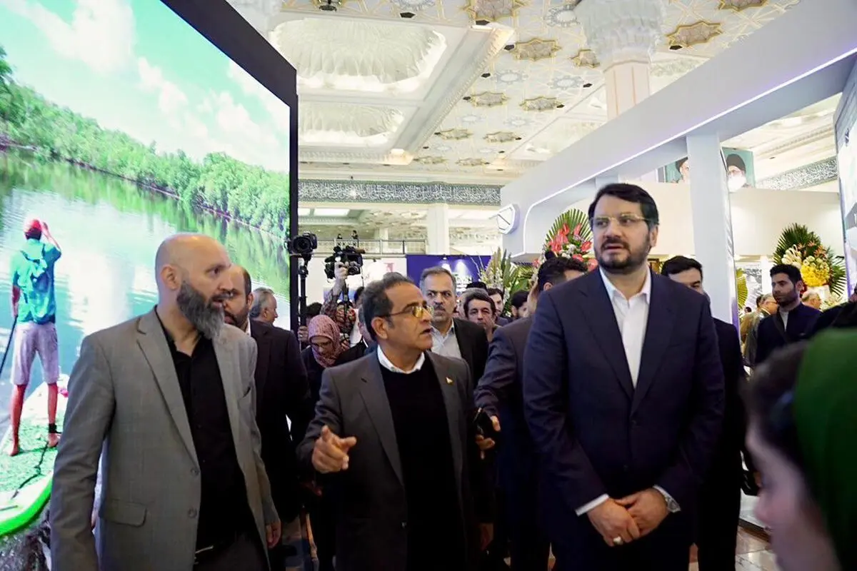 وزیر راه و شهرسازی از محصولات گروه بهمن بازدید کرد

