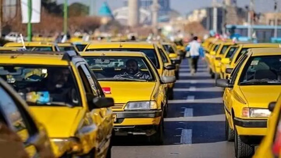 تاکسی های اینترنتی سازمان تاکسیرانی در راه خیابان های تهران