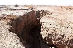 فرونشست زمین و شکاف جاده ها در پی زمین لرزه سهمگین امروز میانمار