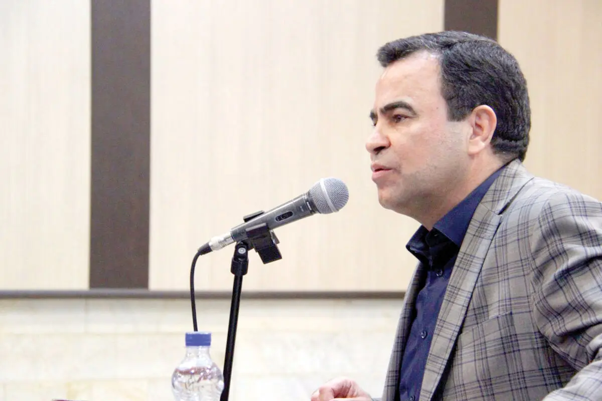منزوی کردن یا فراری دادن منابع انسانی کشور
