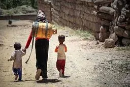 روستایی که  از ابتدایی‌ترین حقوق زندگی محروم است/ گرمای ۵۰ درجه با بی‌آبی و بی‌برقی