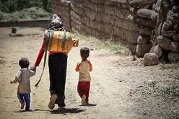 روستایی که  از ابتدایی‌ترین حقوق زندگی محروم است/ گرمای ۵۰ درجه با بی‌آبی و بی‌برقی