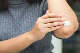کمبود این ویتامین سبب ترَک‌ خوردن پوست می‌شود
