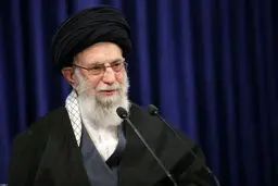 جمهوری اسلامی با الهام از اهل‌بیت
 اژدهای هفت‌سر استکبار را عقب راند و پیشرفت کرد