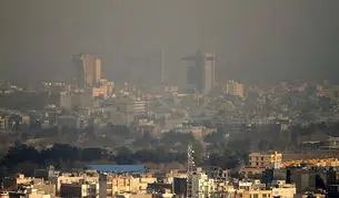 آخرین وضعیت تعطیلی و شاخص آلودگی هوای شهرهای مختلف ایران: تهران، کرج و تبریز آلوده‌ترین شهرها