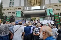 تجمع اعتراضی مقابل وزارت راه و شهرسازی