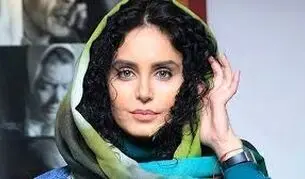 وکیل: الناز شاکر دوست به یک سال حبس تعزیری و محرومیت از فعالیت‌های سیاسی، مجازی و هنری محکوم شد