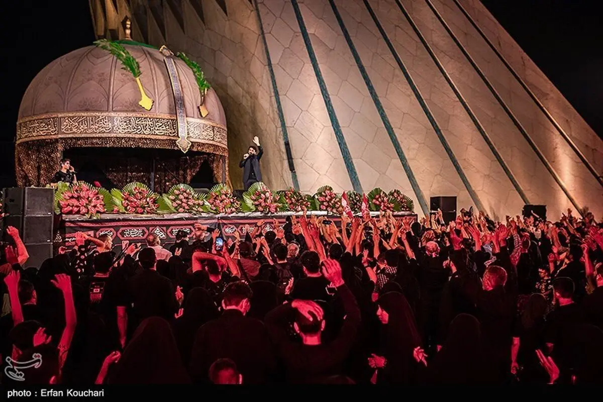 بدرقه زائران اربعین در میدان آزادی+ عکس