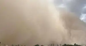 دامنه طوفان سیستان به زاهدان رسید/کاهش شعاع دید به ۱۵۰۰ متر

