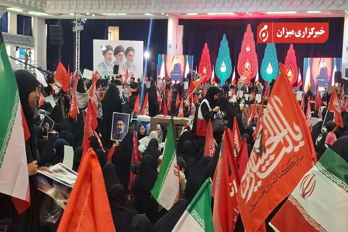 مراسم بزرگداشت چهلم رهبر شهید در مصلای تهران آغاز شد