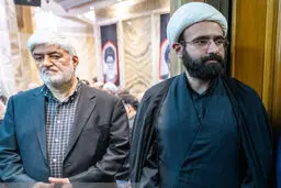 پسر روحانی شهید علی لاریجانی در کنار دایی‌اش علی مطهری + عکس