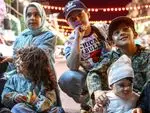برگزاری جشن تولد یک کودک در تجمعات شبانه تهران + عکس