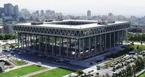 وقتی مجریان کودک شجاعانه ترس را پنهان کردند
