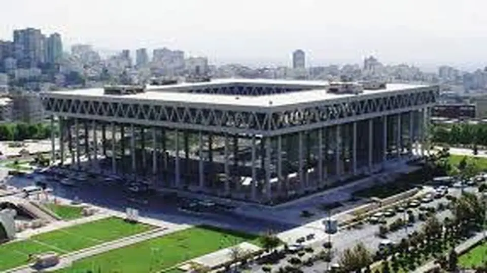 وقتی مجریان کودک شجاعانه ترس را پنهان کردند