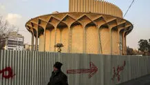 دور تئاتر شهر دیوارکشی نکرده‌ایم پرچین است