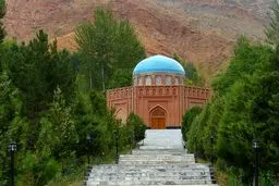 هیچ نشانه‌ای از زبان فارسی بر مزار پدر شعر فارسی نیست

