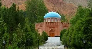 هیچ نشانه‌ای از زبان فارسی بر مزار پدر شعر فارسی نیست

