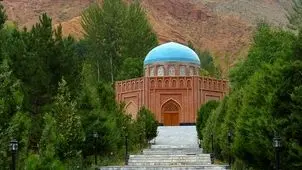 هیچ نشانه‌ای از زبان فارسی بر مزار پدر شعر فارسی نیست

