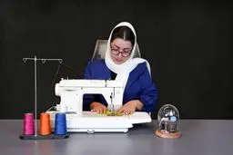توجه رسانه مد و فشن انگلیسی به معصومه محمدی، زن ایرانی که آموزش خیاطی را متحول کرد

