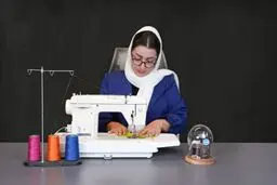 توجه رسانه مد و فشن انگلیسی به معصومه محمدی، زن ایرانی که آموزش خیاطی را متحول کرد

