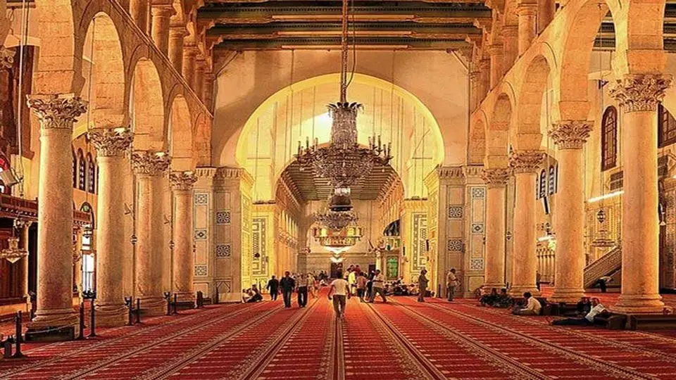 نماز خوانی وزیر عربستان در مسجد اموی دمشق+ویدئو