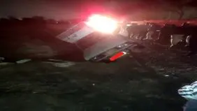 فرونشست زمین در شهرک ولیعصر سه خودرو را گرفتار کرد / عملیات موفق آتش‌نشانی بدون مصدوم

