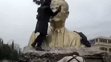 مجسمه حافظ اسد پایین کشیده شد+ ویدئو