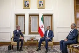 وزیر الخارجیة الایرانی یستقبل المبعوث الاممی الى الیمن