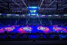 یک سالن کشتی آسیب دید 