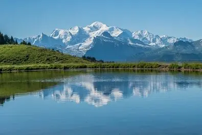 چشم‌اندازی از کوه مون‌بلان در فرانسه