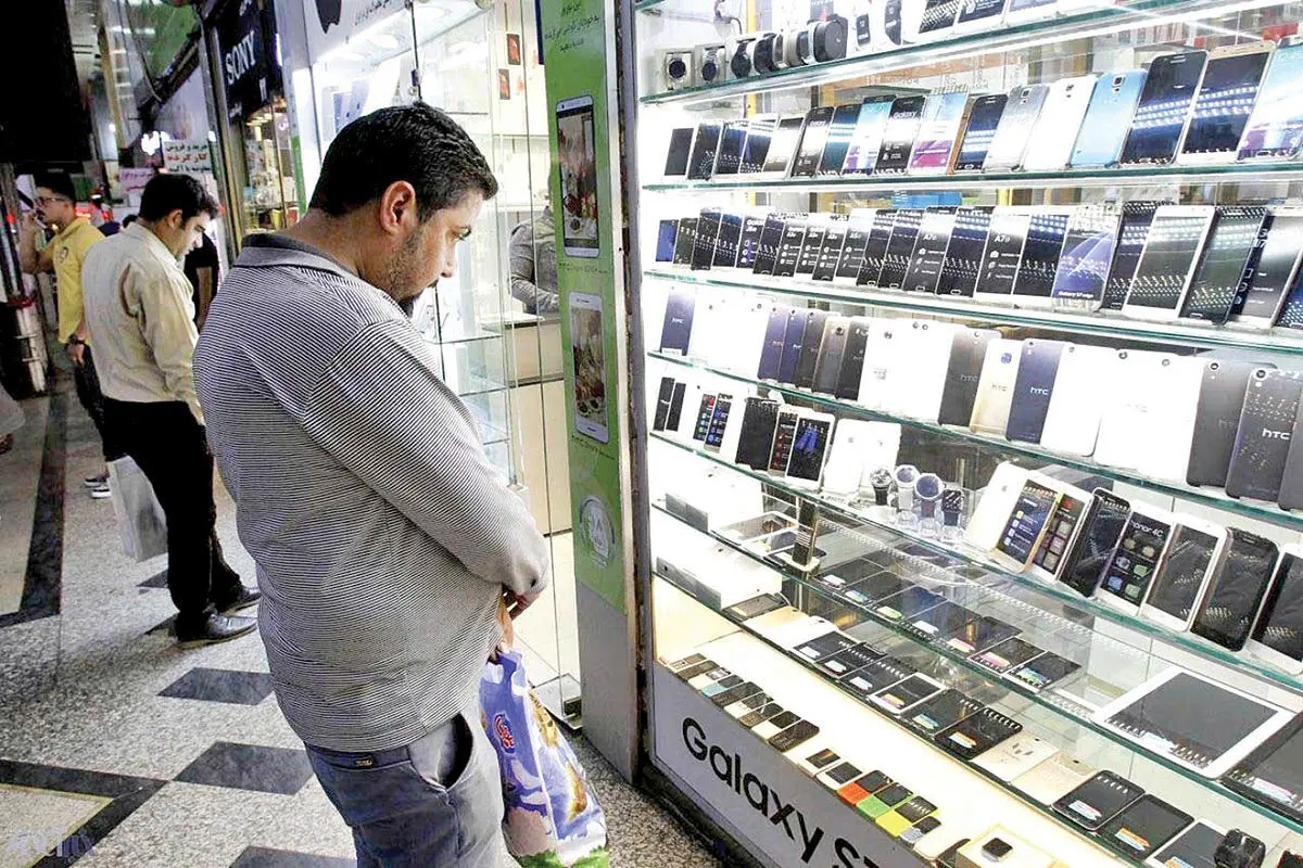 کاهش ۳۰ درصدی فروش موبایل در ۱۴۰۱