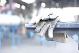 سایه جنگ بر بازار کار
