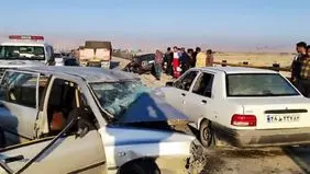  آتش‌سوزی بر اثر تصادف زنجیره‌ای در محور سقز-بوکان؛ یک نفر فوت و ۸ نفر مصدوم شدند 