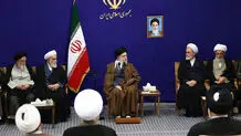 تصاویری جدید از رهبر انقلاب در دیدار با دست‌اندرکاران کنگره بین‌المللی علامه میرزای نائینی + عکس