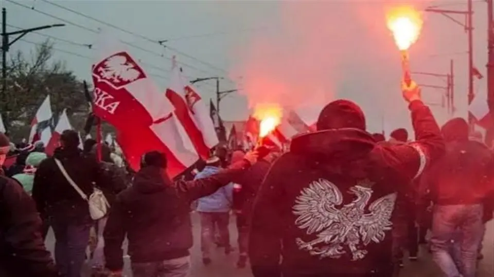 لهستانی ها علیه اتحادیه اروپا شعار دادند