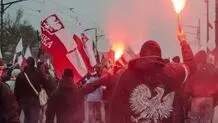 لهستانی ها علیه اتحادیه اروپا شعار دادند
