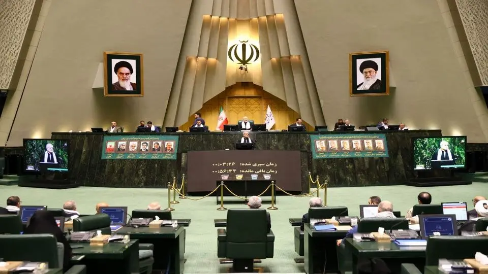 اعتراض یک نماینده مجلس به دلار ۱۲۳ هزار تومانی و سکه ۱۳۰ میلیونی 