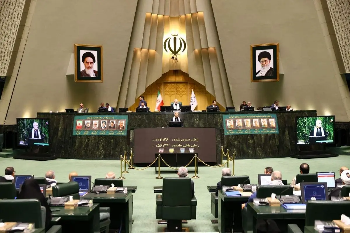 اعتراض یک نماینده مجلس به دلار ۱۲۳ هزار تومانی و سکه ۱۳۰ میلیونی 
