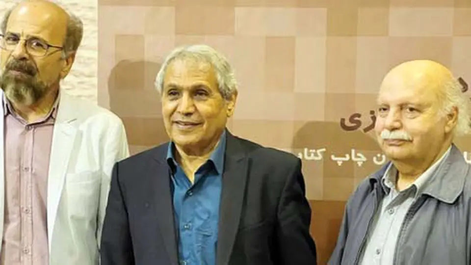 محمد عزیزی؛ چراغی که ۵۰ سال است دارد میسوزد