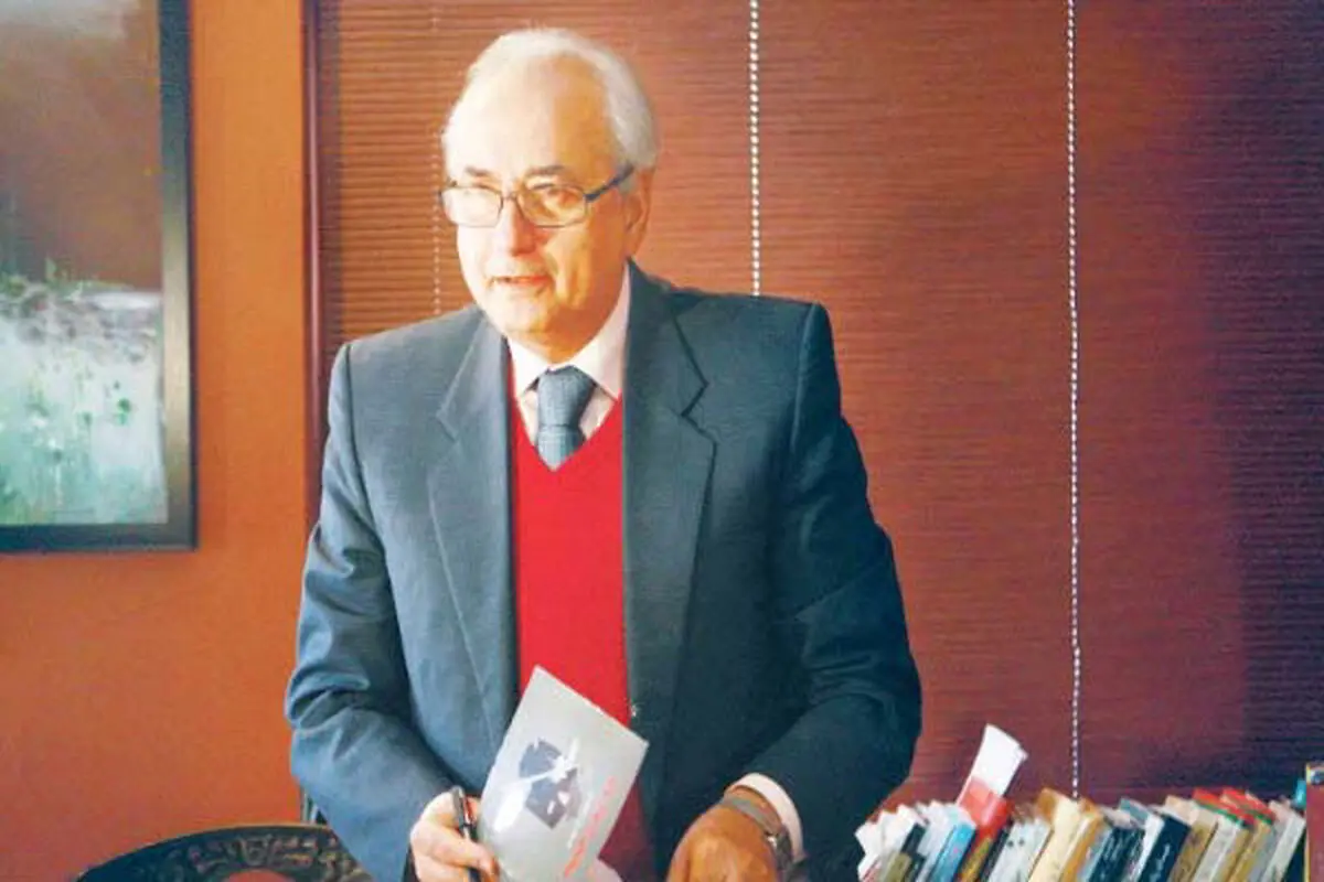 ویدال، منتقد چپ و راست
