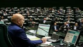 جدال لفظی قالیباف و یک نماینده مجلس؛ آقای رئیس! من یک گوسفند قربانی می‌کنم که کفاره گناه شما باشد 