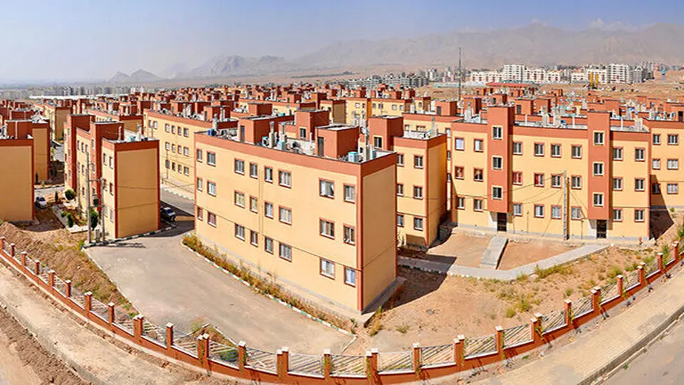 سازنده مسکن مهر هشتگرد یک شرط عجیب برای تحویل گذاشت + نظر یک وکیل