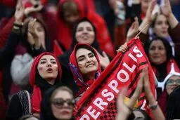 حضور زنان در ورزشگاه باز هم به تعویق می‌افتد؟