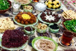 چه غذاهایی برای افطار مناسب هستند؟

