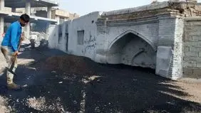 ورود غیراصولی آسفالت به حریم حمام تاریخی پیرحصار!