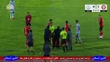اخراج خداداد عزیزی از بازی تراکتور و گل گهر