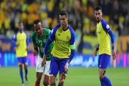 عصبانیت رونالدو از وضعیت بد چمن استادیوم آزادی/ ویدئو
