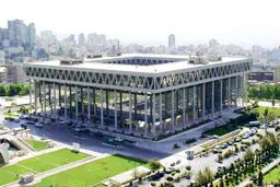 جلیلی کی از قطار پیاده می‌شود؟